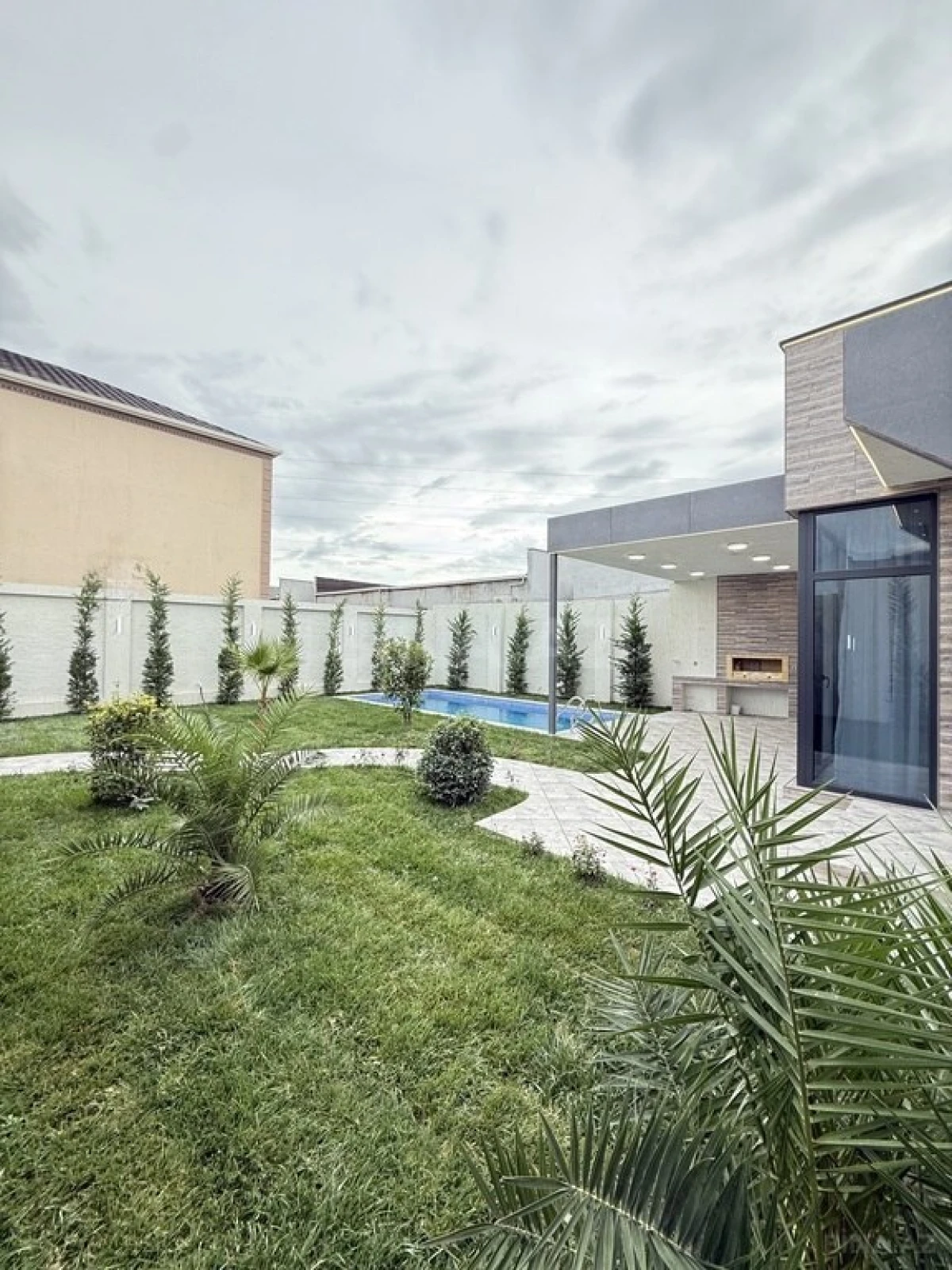 Satılır 4 otaqlı həyət evi 145 m²