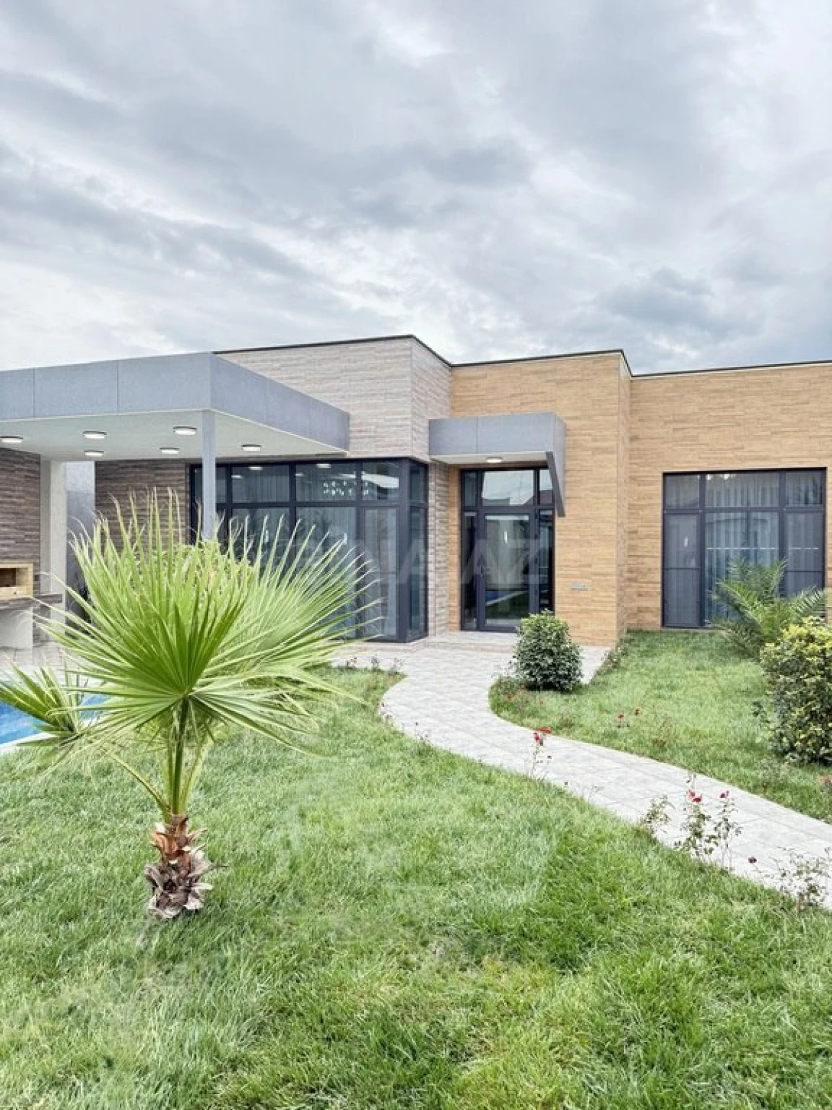 Satılır 4 otaqlı həyət evi 145 m²