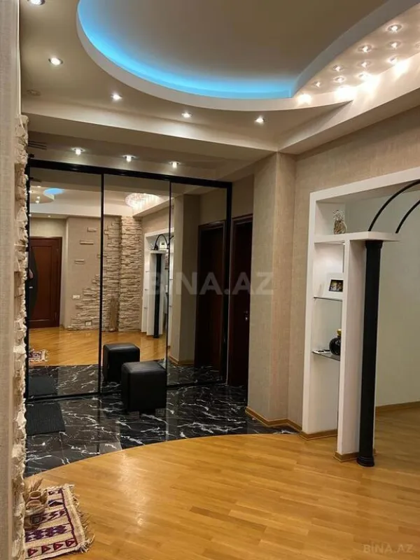 Satılır 3 otaqlı mənzil 165 m²