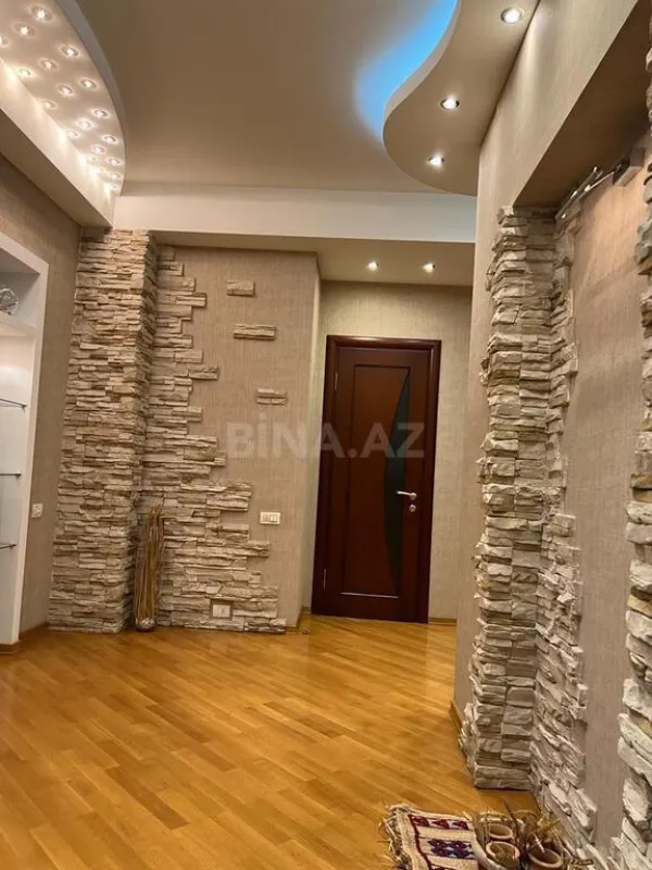 Satılır 3 otaqlı mənzil 165 m²