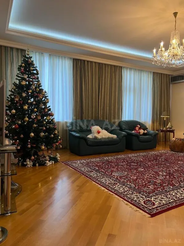 Satılır 3 otaqlı mənzil 165 m²