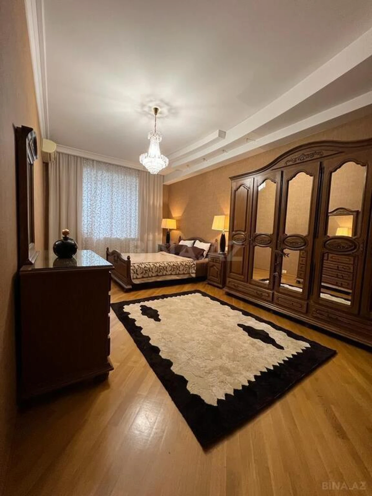 Satılır 3 otaqlı mənzil 165 m²
