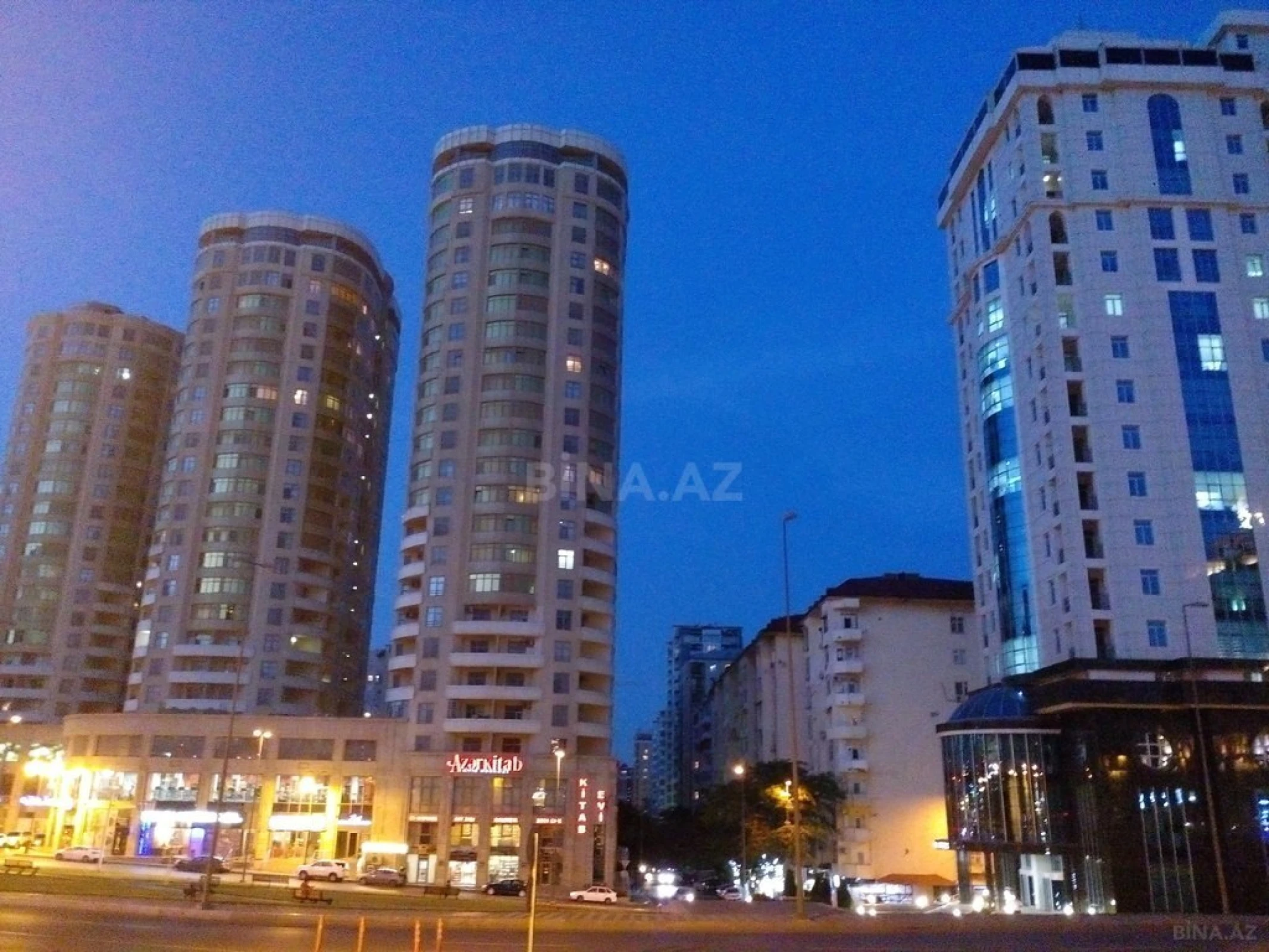 Satılır 3 otaqlı mənzil 165 m²