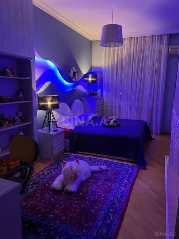 Satılır 3 otaqlı mənzil 165 m²