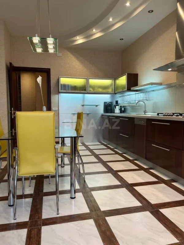 Satılır 3 otaqlı mənzil 165 m²