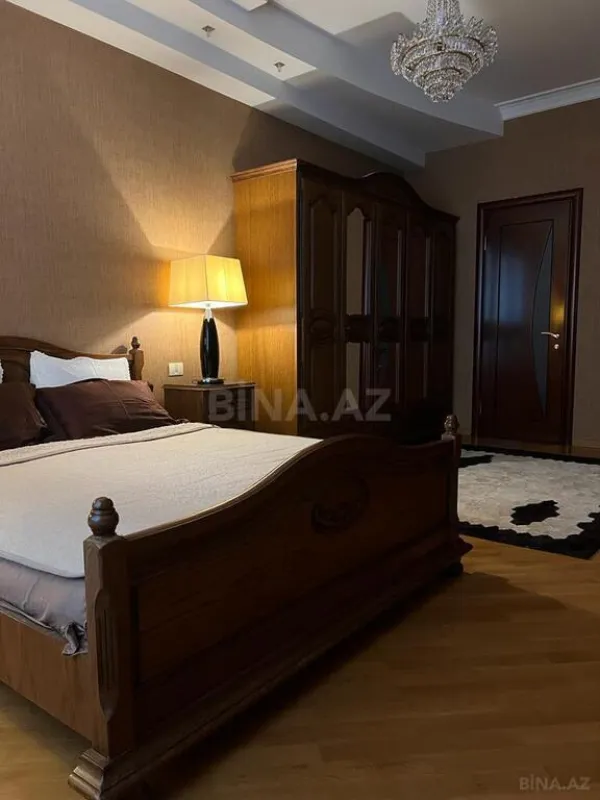 Satılır 3 otaqlı mənzil 165 m²