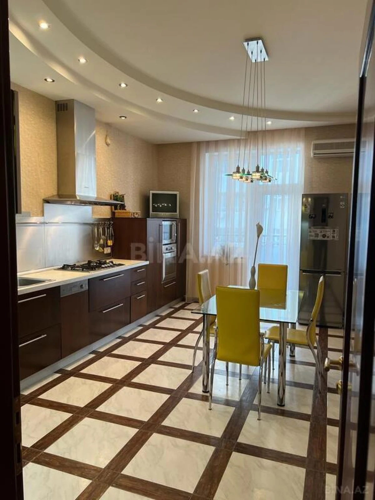 Satılır 3 otaqlı mənzil 165 m²