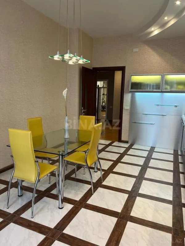Satılır 3 otaqlı mənzil 165 m²