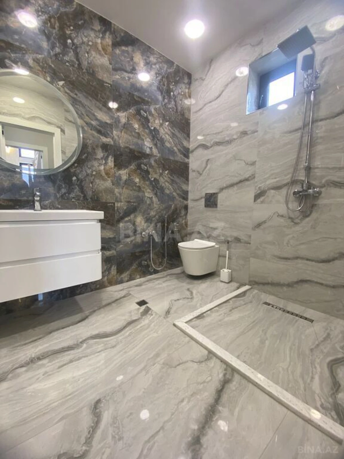 Satılır 4 otaqlı həyət evi 300 m²