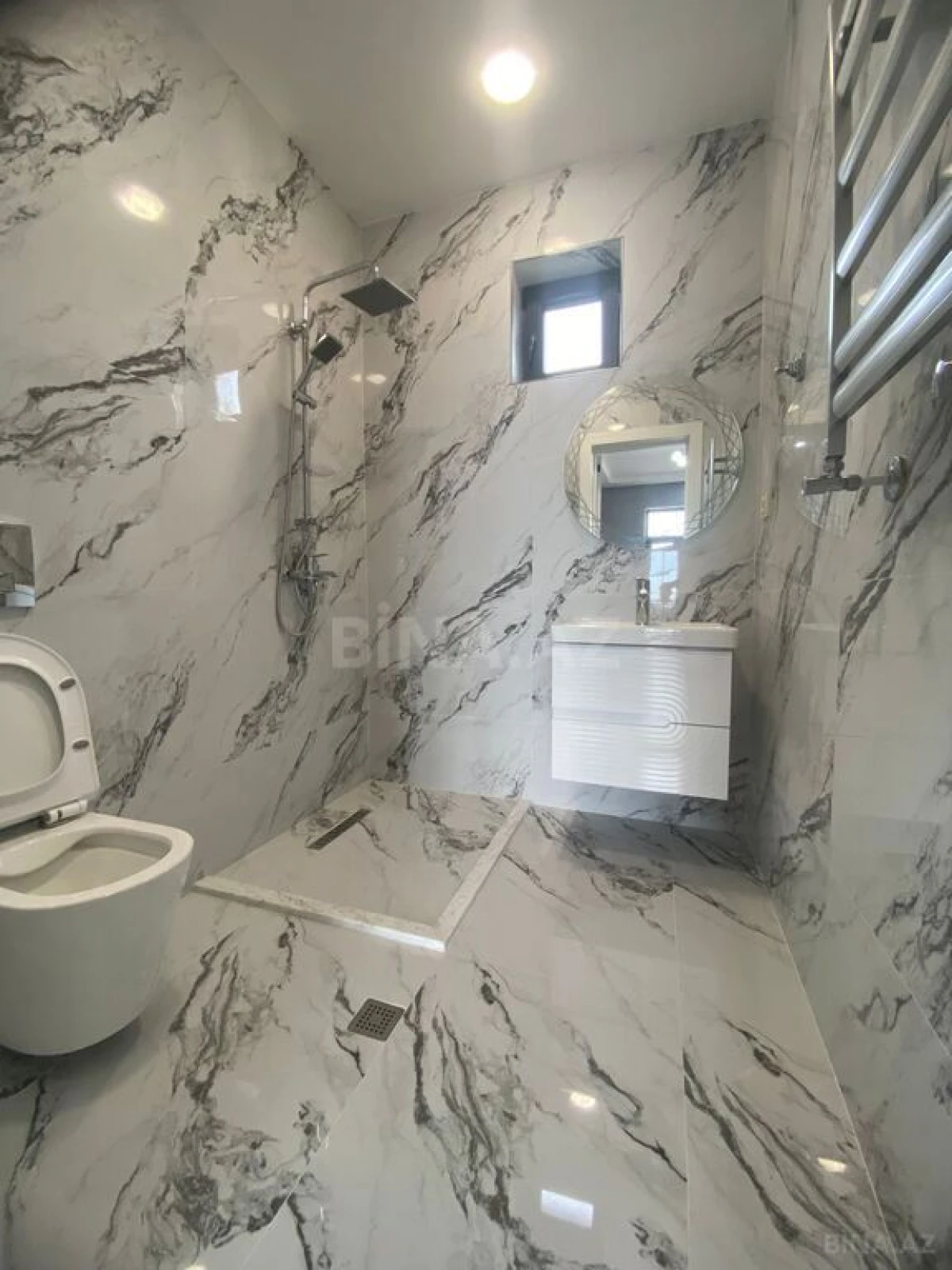 Satılır 4 otaqlı həyət evi 300 m²