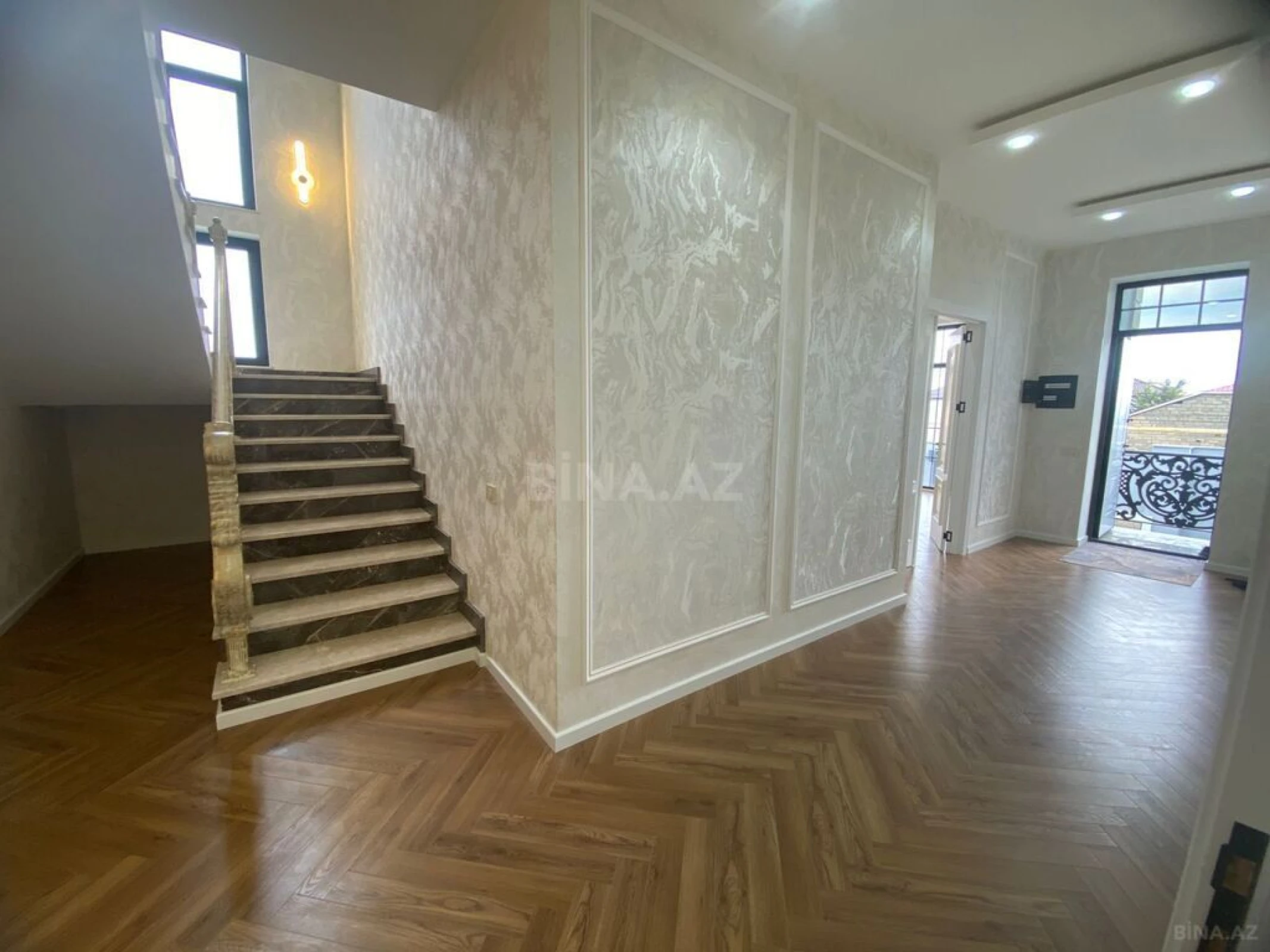 Satılır 4 otaqlı həyət evi 300 m²