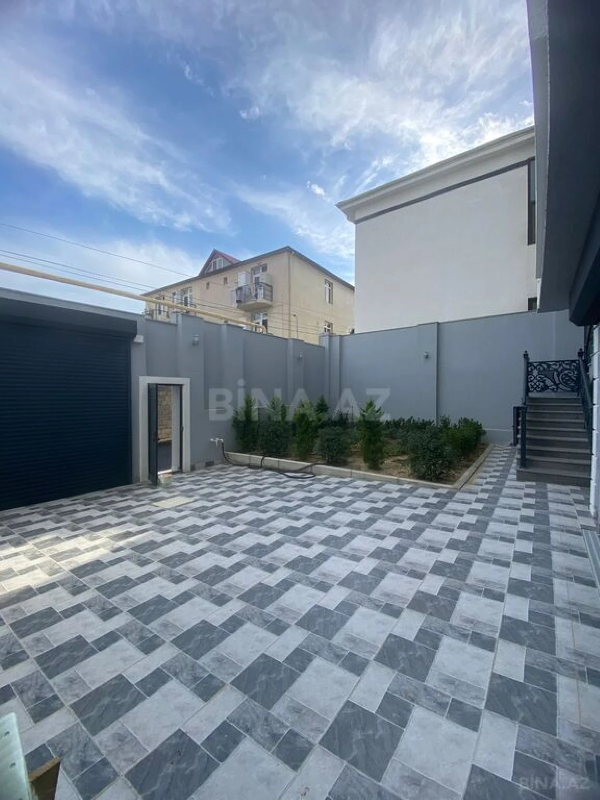 Satılır 4 otaqlı həyət evi 300 m²