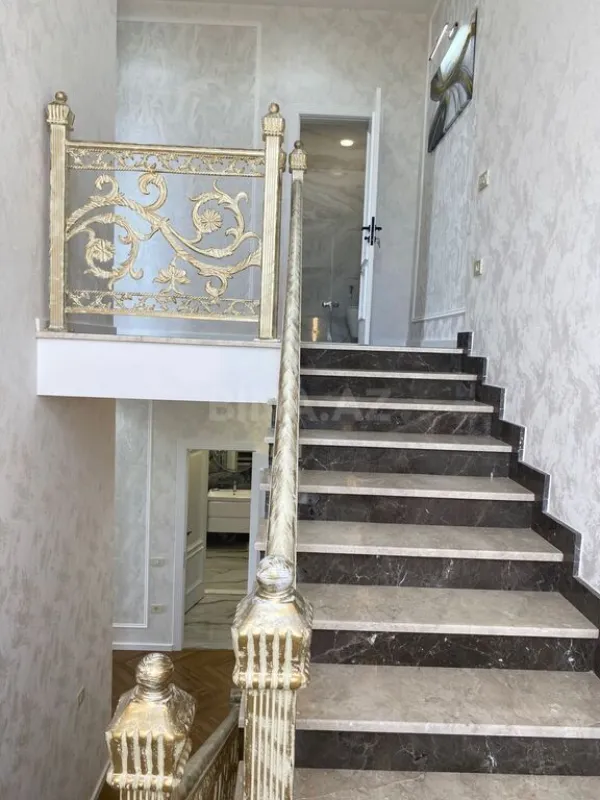 Satılır 4 otaqlı həyət evi 300 m²