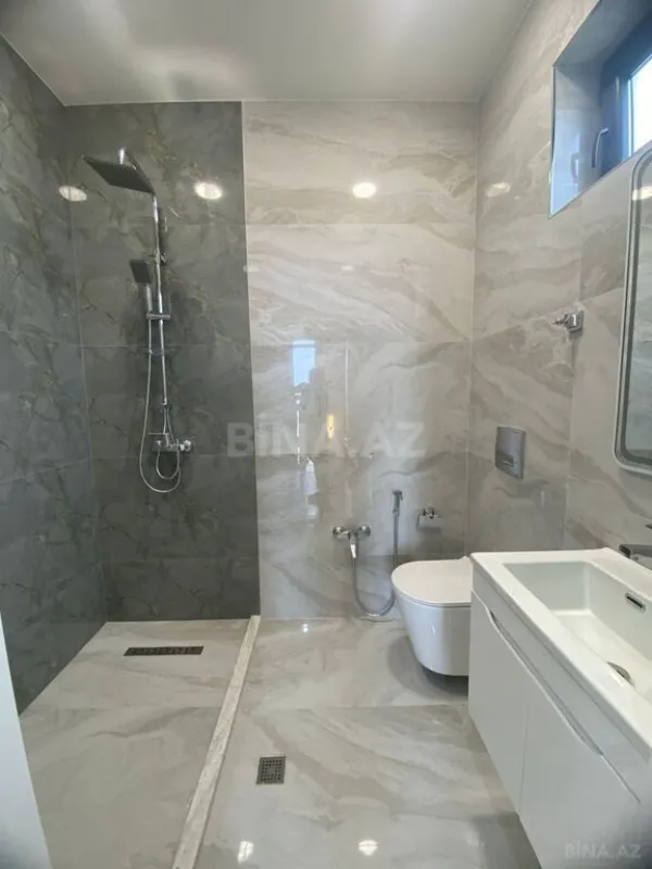 Satılır 4 otaqlı həyət evi 300 m²