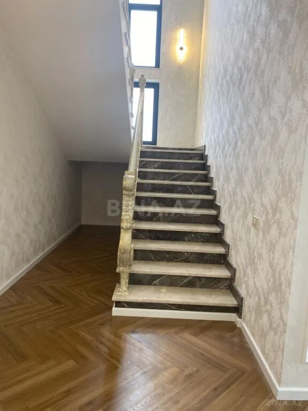 Satılır 4 otaqlı həyət evi 300 m²