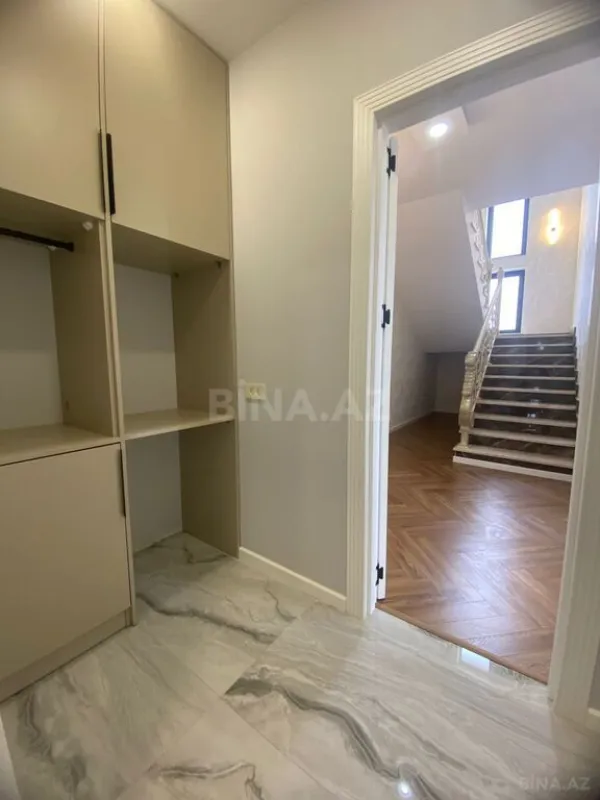 Satılır 4 otaqlı həyət evi 300 m²