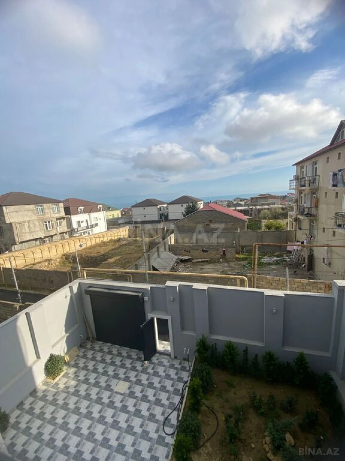 Satılır 4 otaqlı həyət evi 300 m²