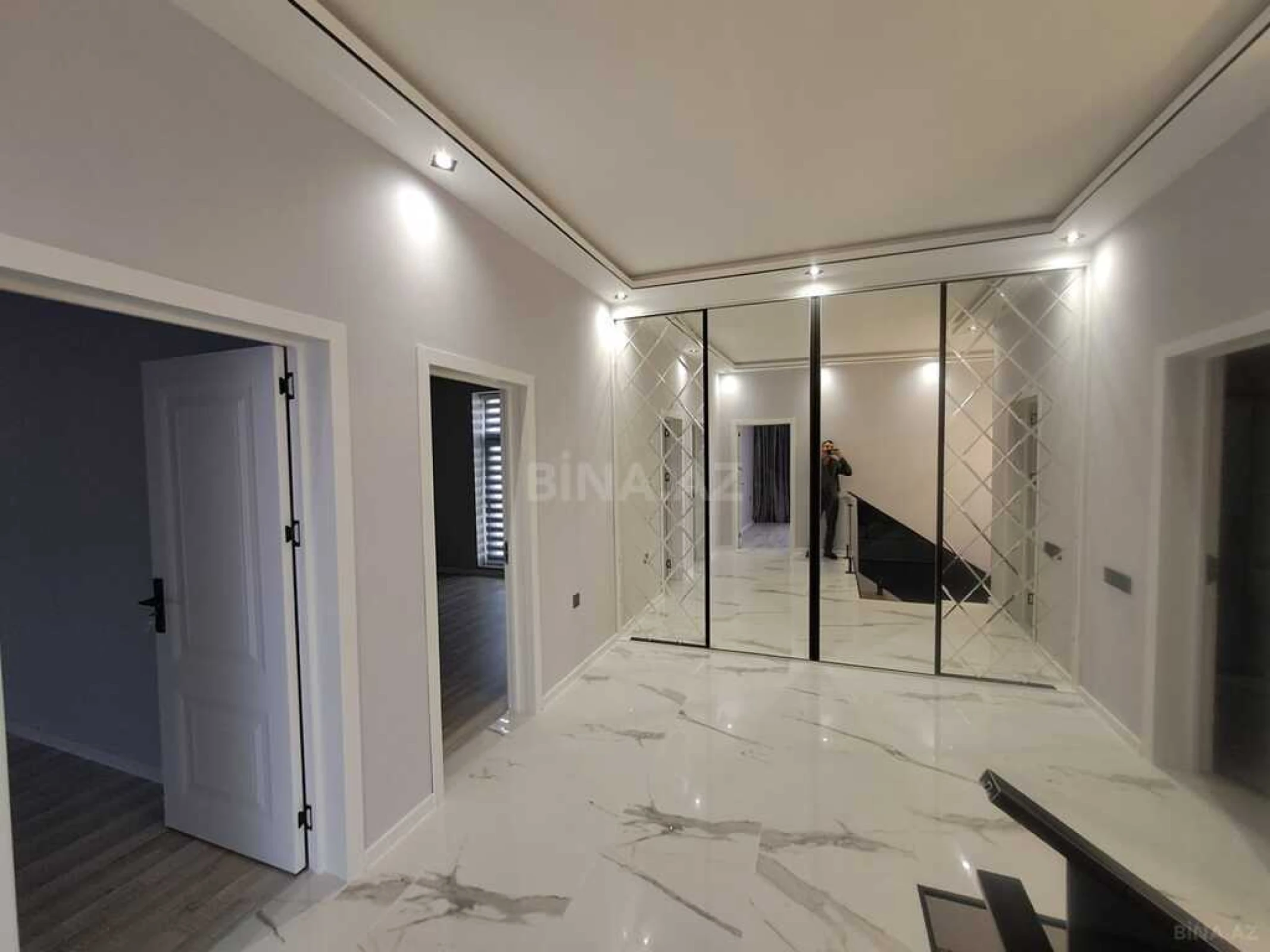 Satılır 5 otaqlı həyət evi 200 m²