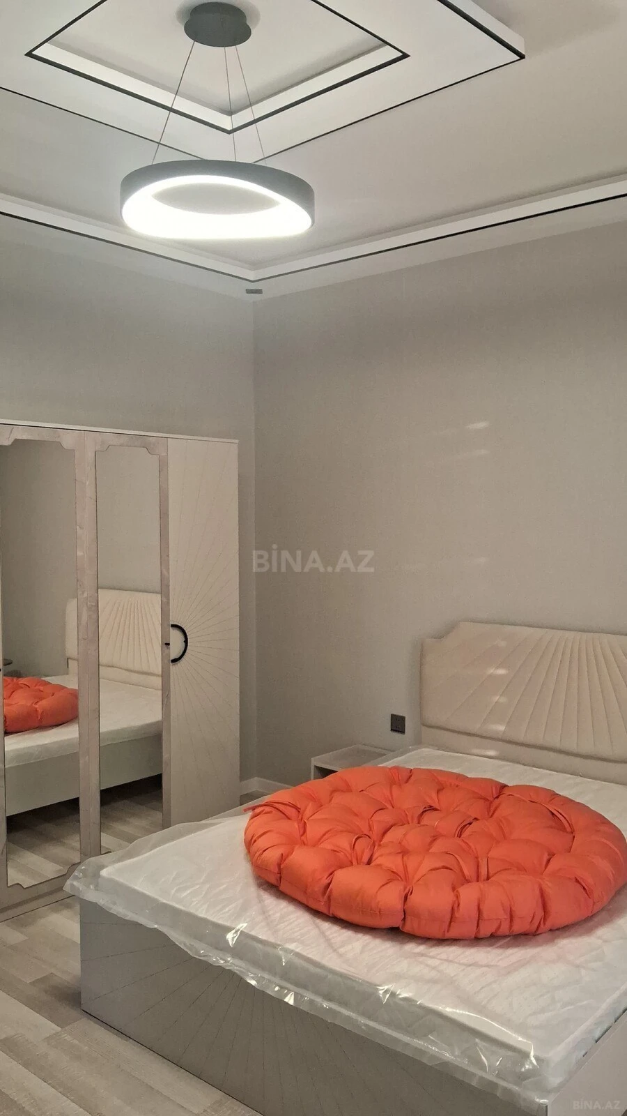 Satılır 5 otaqlı həyət evi 200 m²