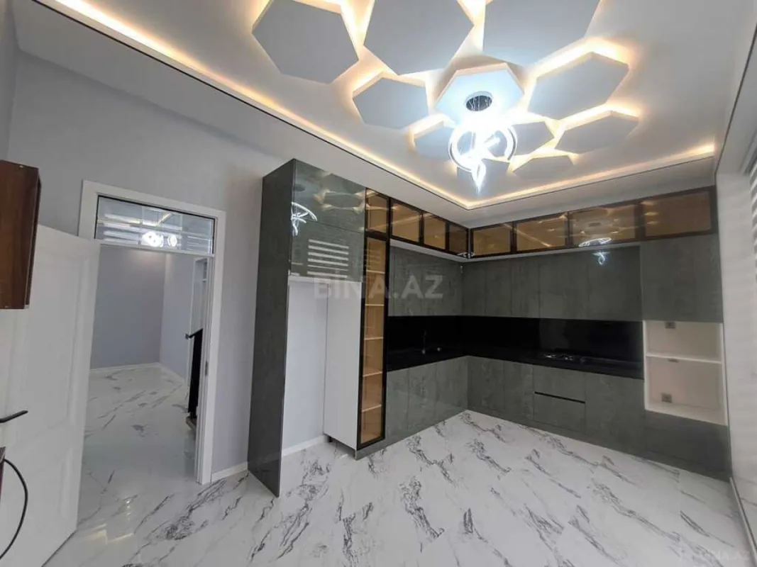 Satılır 5 otaqlı həyət evi 200 m²