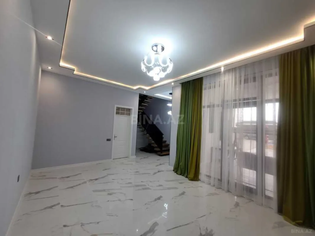 Satılır 5 otaqlı həyət evi 200 m²