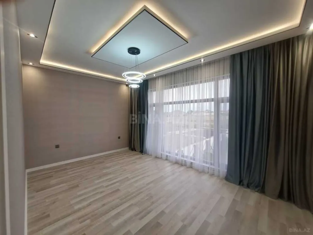 Satılır 5 otaqlı həyət evi 200 m²