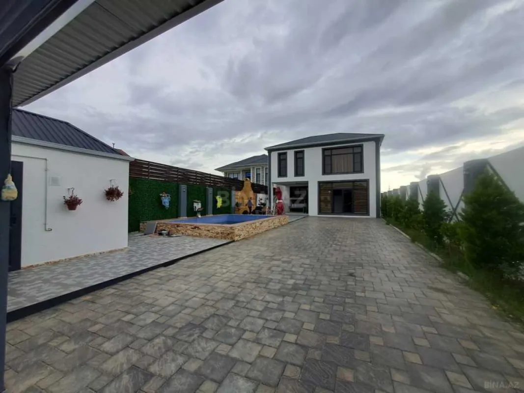 Satılır 5 otaqlı həyət evi 200 m²