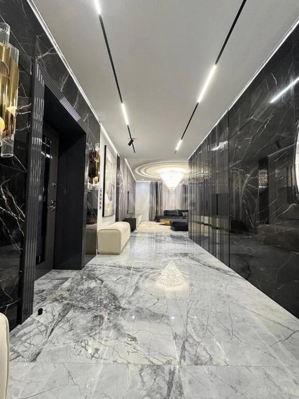 Satılır 4 otaqlı mənzil 220 m²