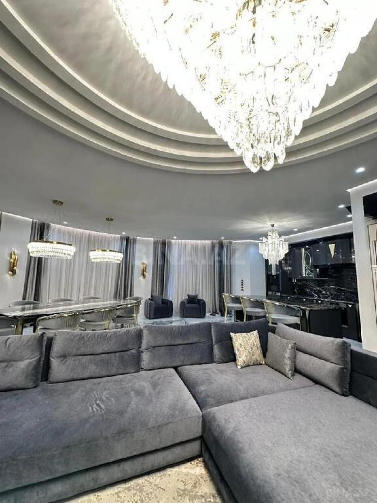 Satılır 4 otaqlı mənzil 220 m²