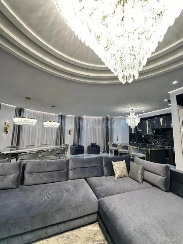 Satılır 4 otaqlı mənzil 220 m²