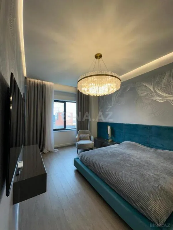 Satılır 4 otaqlı mənzil 220 m²