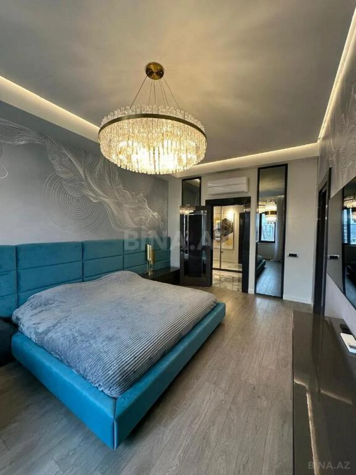 Satılır 4 otaqlı mənzil 220 m²