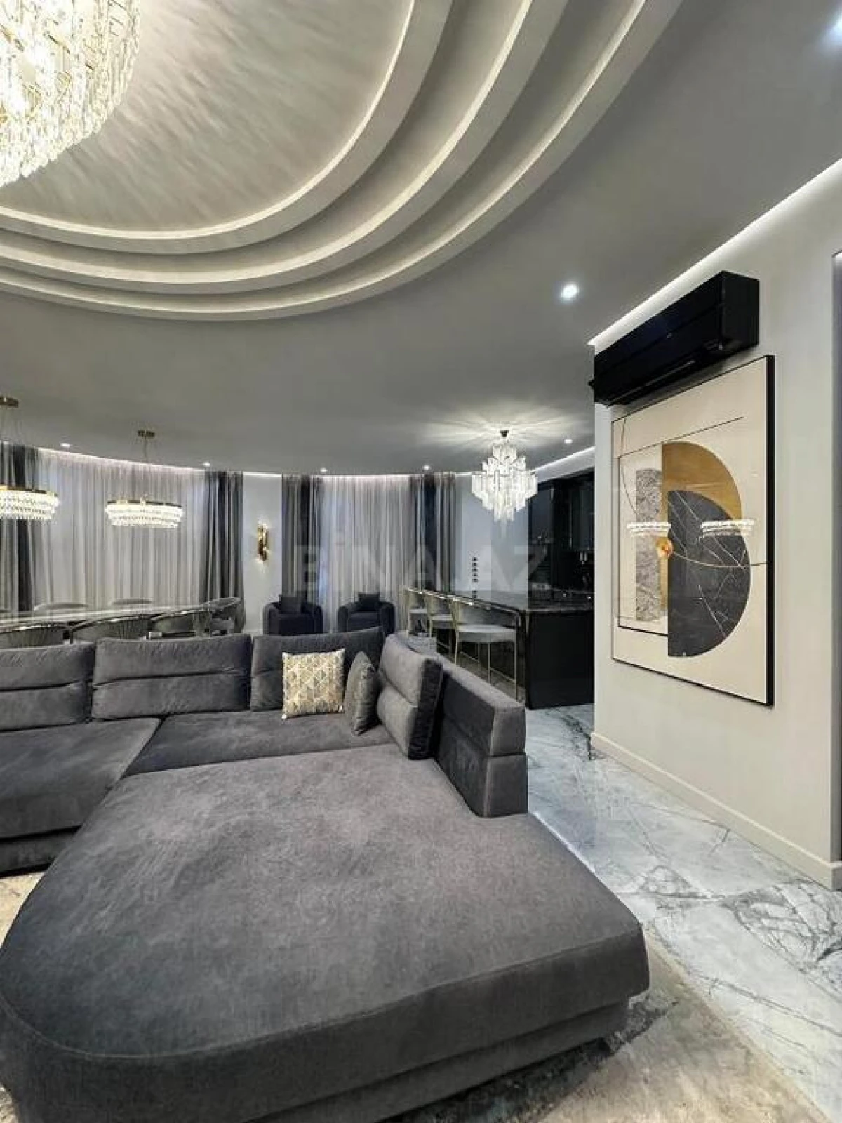 Satılır 4 otaqlı mənzil 220 m²