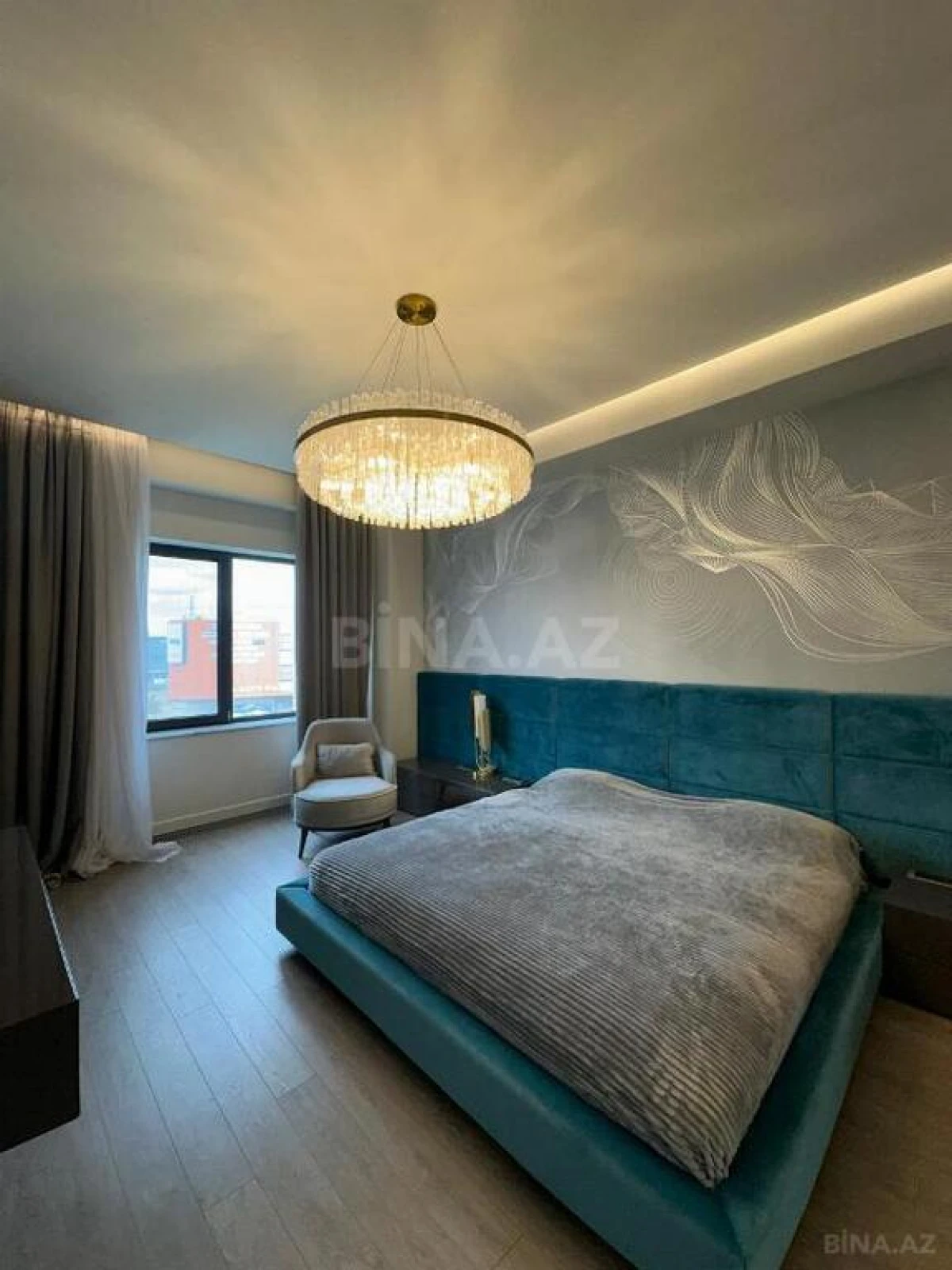 Satılır 4 otaqlı mənzil 220 m²