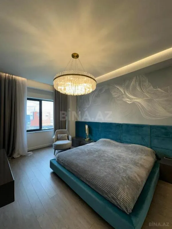 Satılır 4 otaqlı mənzil 220 m²