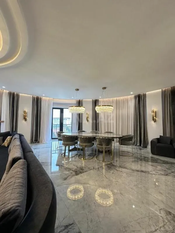 Satılır 4 otaqlı mənzil 220 m²