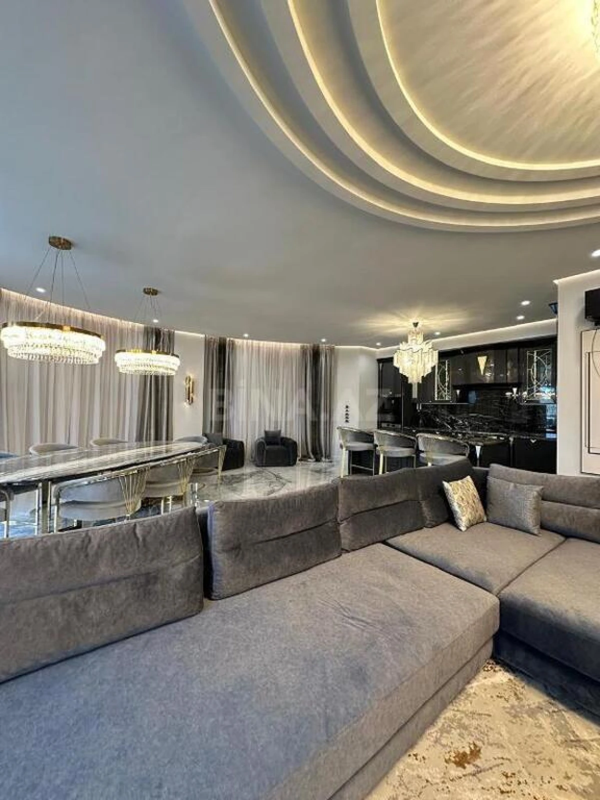 Satılır 4 otaqlı mənzil 220 m²