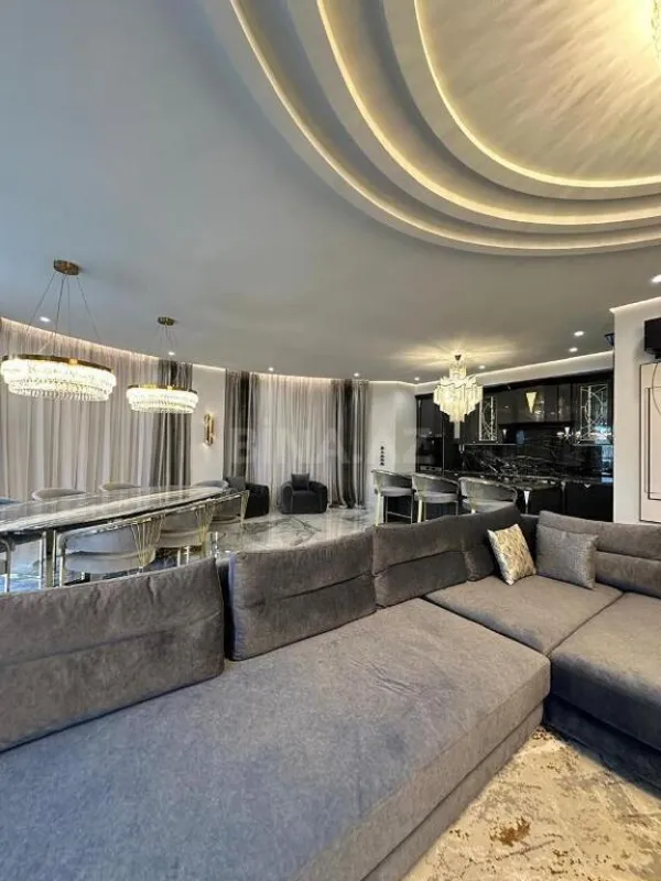 Satılır 4 otaqlı mənzil 220 m²