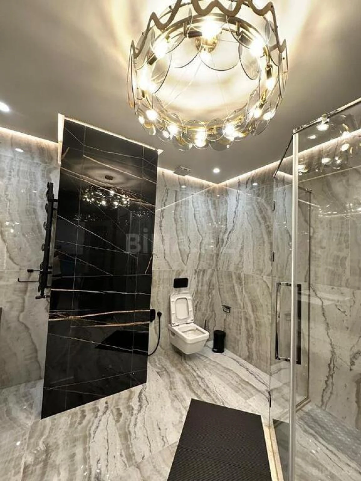 Satılır 4 otaqlı mənzil 220 m²