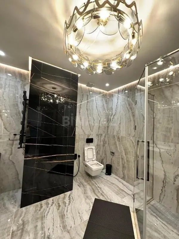 Satılır 4 otaqlı mənzil 220 m²