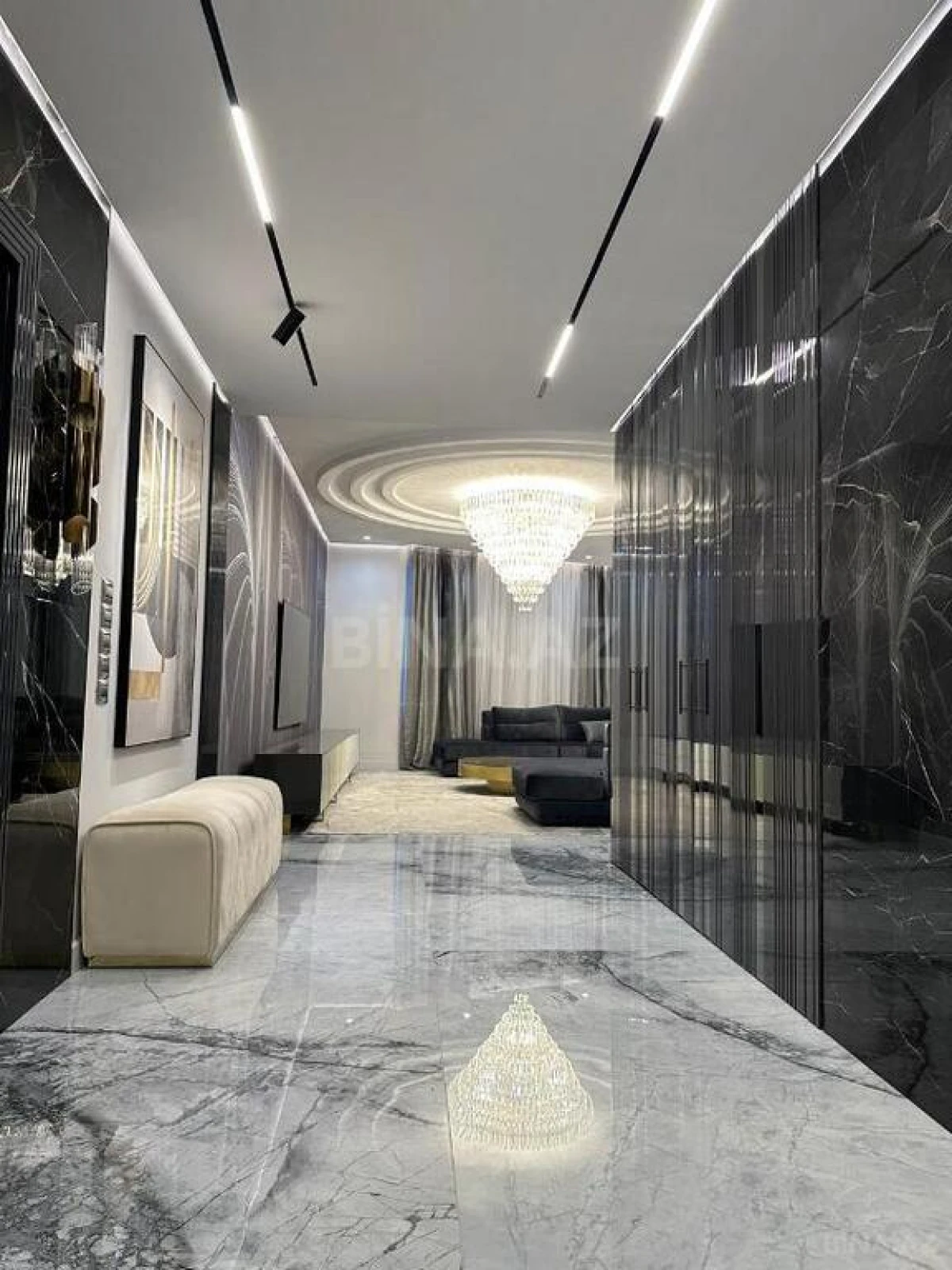 Satılır 4 otaqlı mənzil 220 m²