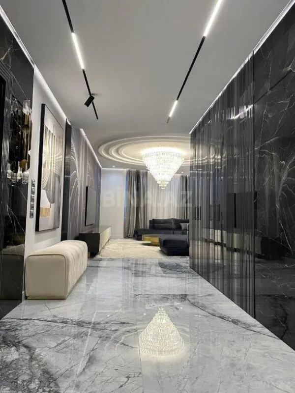 Satılır 4 otaqlı mənzil 220 m²