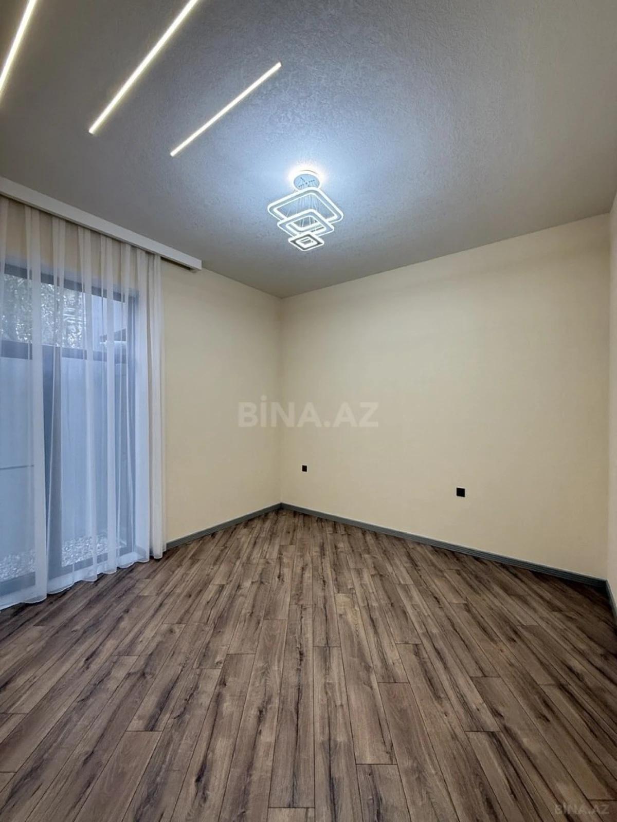 Satılır 4 otaqlı həyət evi 145 m²
