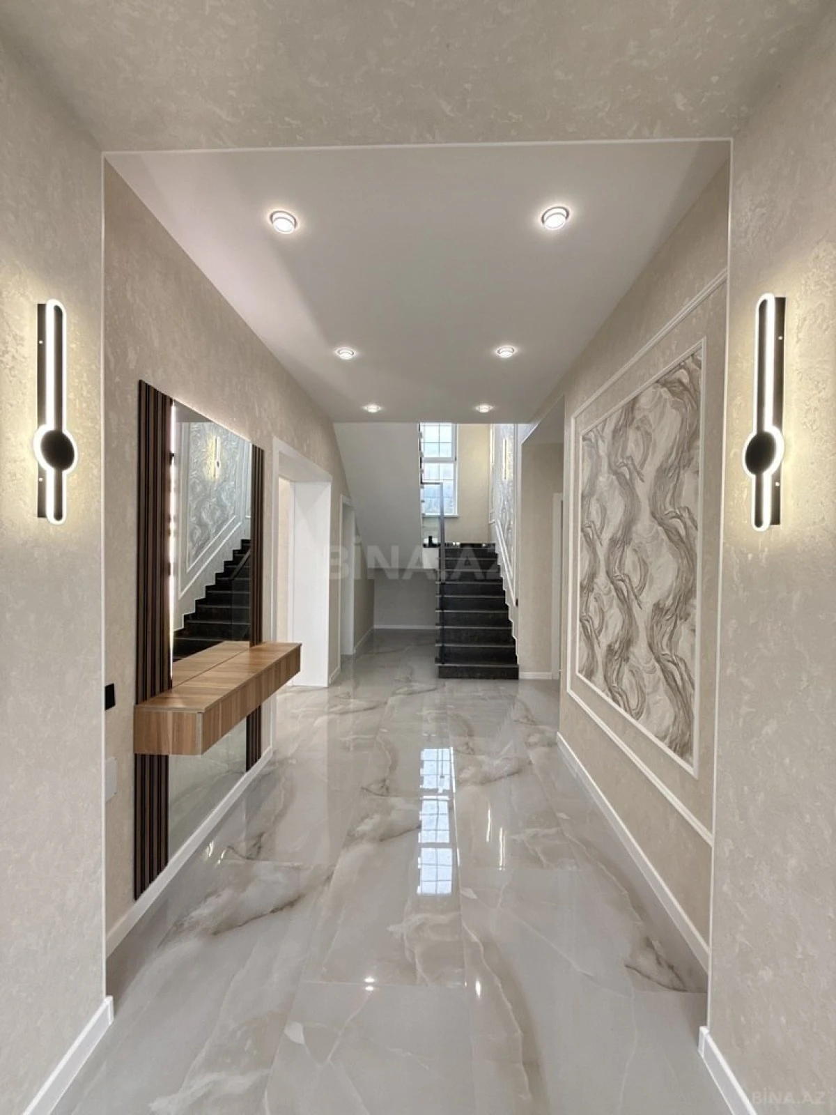 Satılır 6 otaqlı həyət evi 285 m²