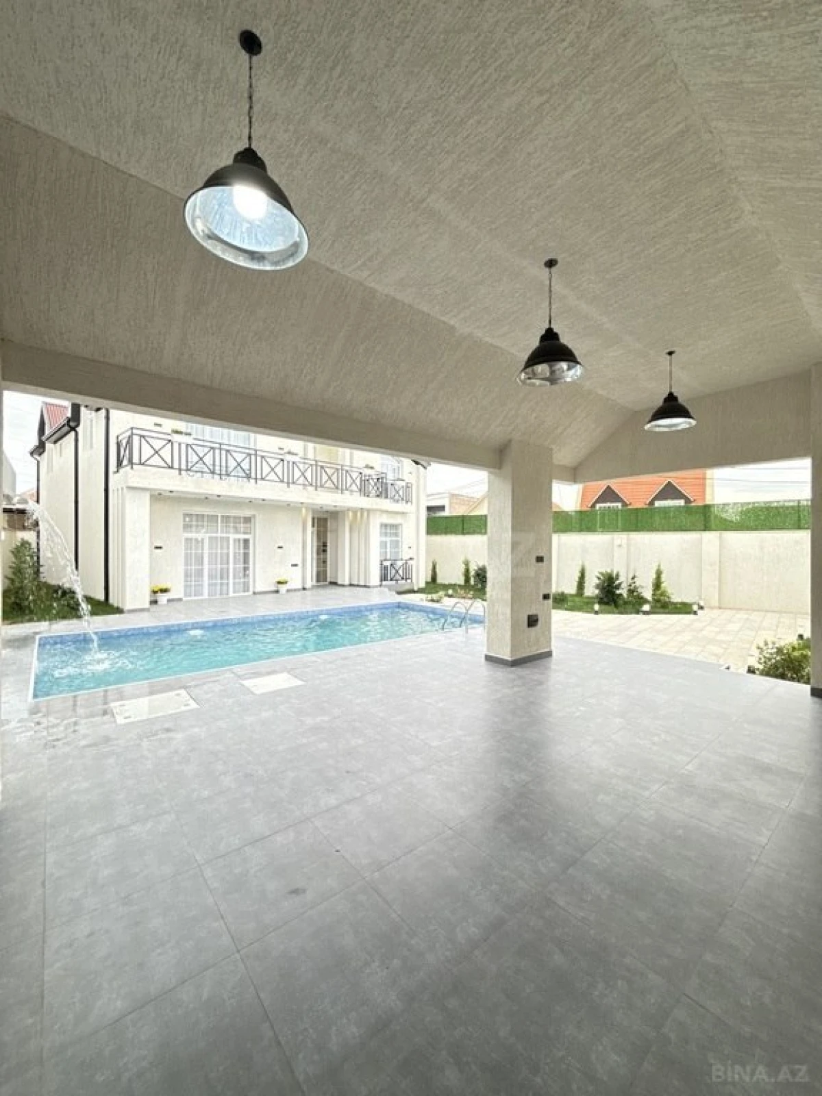 Satılır 6 otaqlı həyət evi 285 m²