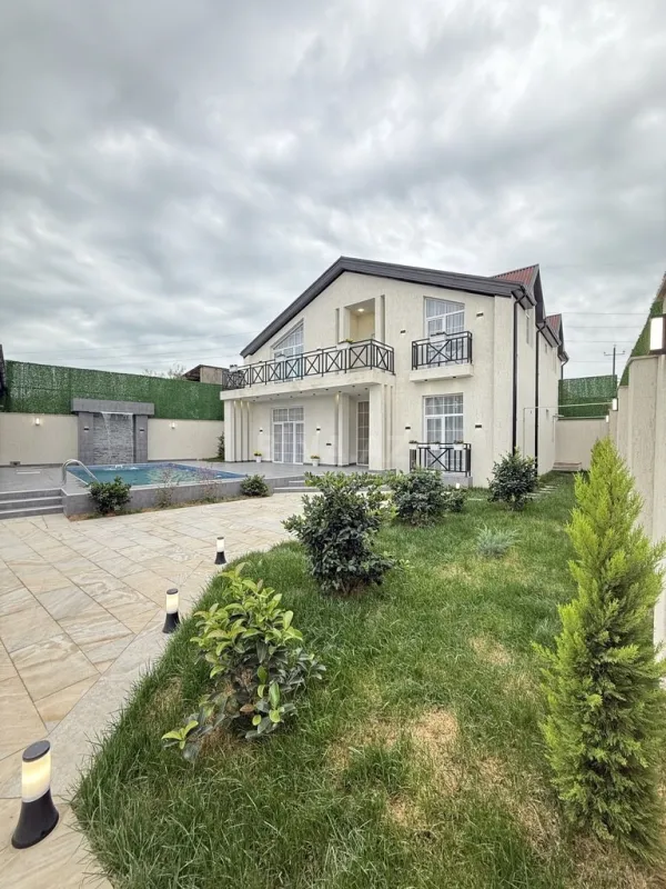 Satılır 6 otaqlı həyət evi 285 m²