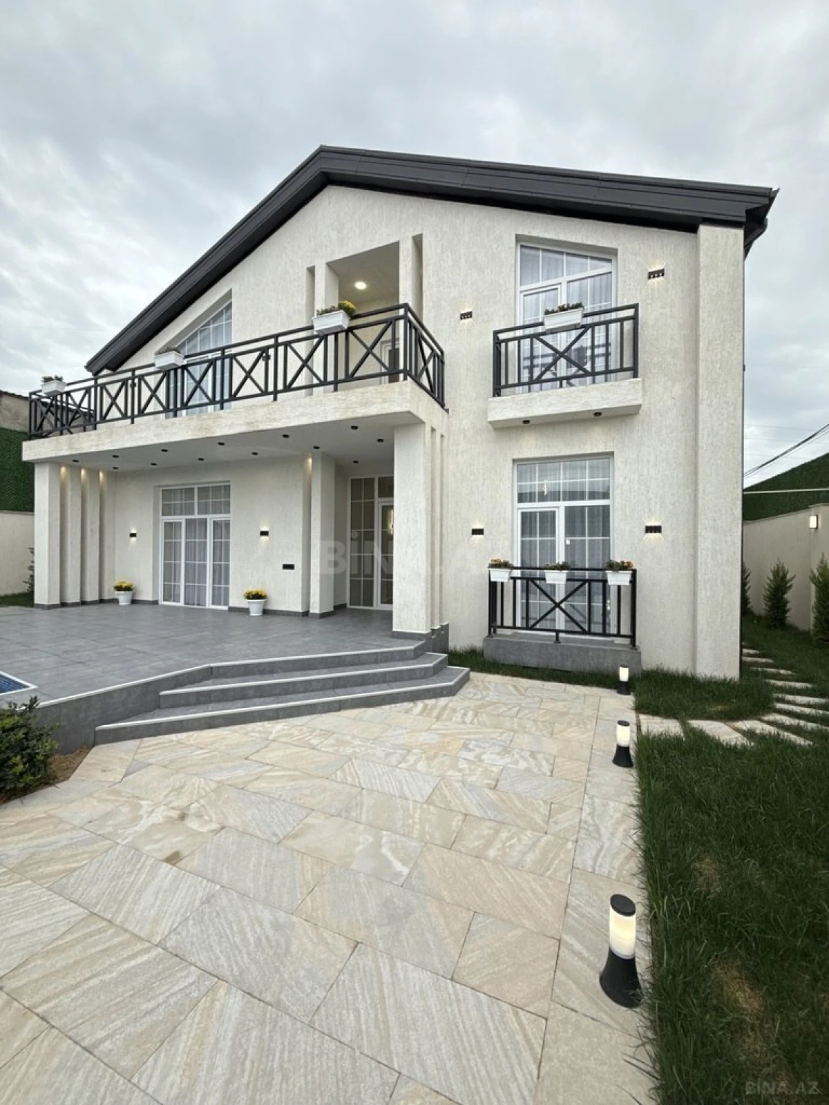 Satılır 6 otaqlı həyət evi 285 m²