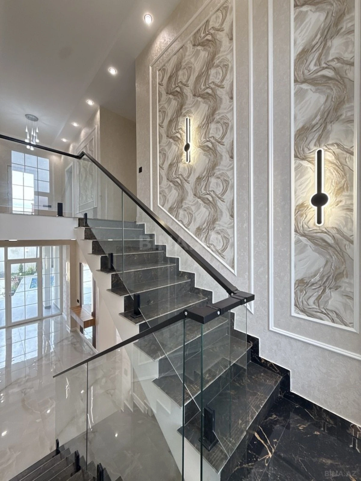 Satılır 6 otaqlı həyət evi 285 m²