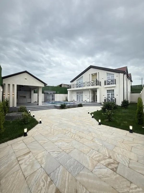 Satılır 6 otaqlı həyət evi 285 m²