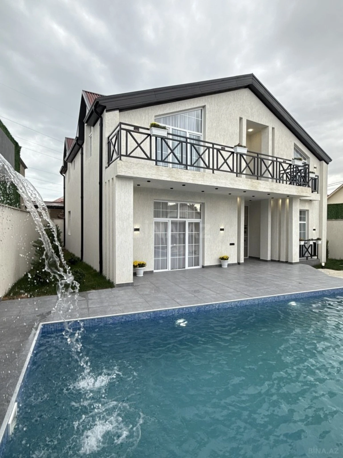 Satılır 6 otaqlı həyət evi 285 m²